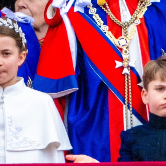 La princesse Charlotte de Galles et le prince Louis de Galles - La famille royale britannique salue la foule sur le balcon du palais de Buckingham lors de la cérémonie de couronnement du roi d'Angleterre à Londres le 5 mai 2023. 