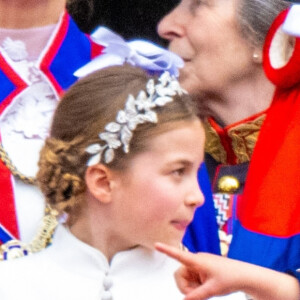 La princesse Charlotte de Galles et le prince Louis de Galles - La famille royale britannique salue la foule sur le balcon du palais de Buckingham lors de la cérémonie de couronnement du roi d'Angleterre à Londres le 5 mai 2023. 