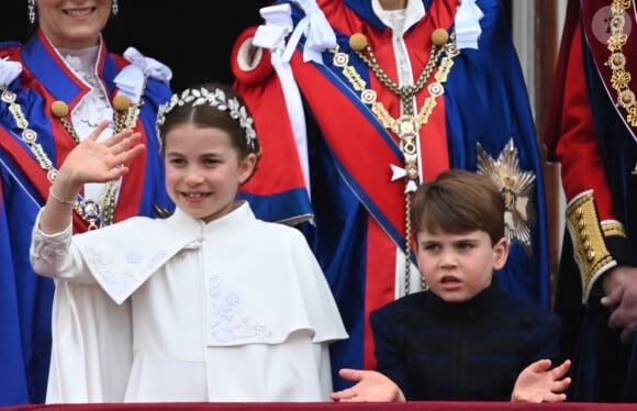 La princesse Charlotte de Galless et le prince Louis - La famille royale britannique salue la foule sur le balcon du palais de Buckingham lors de la cérémonie de couronnement du roi d'Angleterre à Londres le 5 mai 2023. 