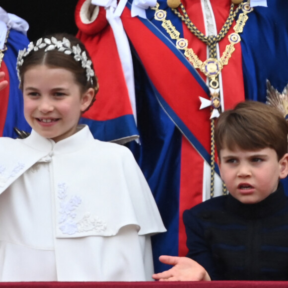 La princesse Charlotte de Galless et le prince Louis - La famille royale britannique salue la foule sur le balcon du palais de Buckingham lors de la cérémonie de couronnement du roi d'Angleterre à Londres le 5 mai 2023. 