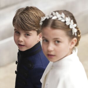 Charlotte et Louis de Galles ont été comparés à Luke et Leia Skywalker par des internautes.
La princesse Charlotte de Galles et Le prince Louis de Galles - Les invités arrivent à la cérémonie de couronnement du roi d'Angleterre à l'abbaye de Westminster de Londres, Royaume Uni. 