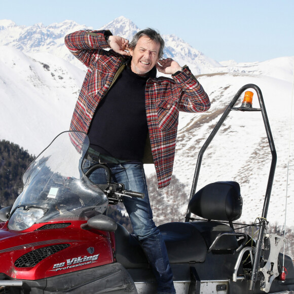 Pas de quoi l'inquiéter pour autant...
Jean-Luc Reichmann découvre la station de Luchon et rencontre de jeunes skieurs. Il présente sa série " Leo Mattéi, brigade des mineurs" lors de la 25ème Edition du Festival TV de Luchon, France. Le 4 Fevrier 2023. © Patrick Bernard / Bestimage 