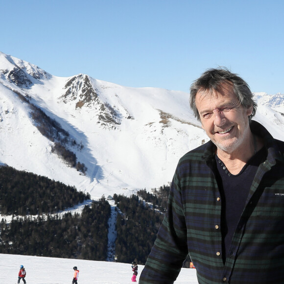 Mais pas de panique, il ne s'agit que d'une très mauvaise rumeur !
Jean-Luc Reichmann découvre la station de Luchon et rencontre de jeunes skieurs. Il présente sa série " Leo Mattéi, brigade des mineurs" lors de la 25ème Edition du Festival TV de Luchon, France. Le 4 Fevrier 2023. © Patrick Bernard / Bestimage 