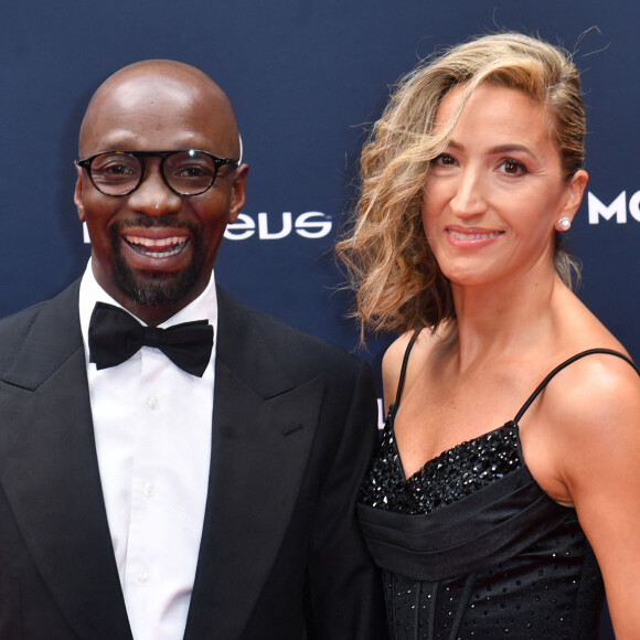 Très complice, le duo n'a pas hésité à s'enlacer devant les caméras des photographes 
Claude Makélélé et une mystérieuse blonde, qui pourrait être sa nouvelle compagne - Red Carpet de la cérémonie " 2023 Laureus World Sports Awards" à Paris le 8 mai 2023 . Veeren/Bestimage