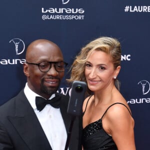 Claude Makélélé et une mystérieuse blonde, qui pourrait être sa nouvelle compagne - Red Carpet de la cérémonie " 2023 Laureus World Sports Awards" à Paris le 8 mai 2023 . Veeren/Bestimage