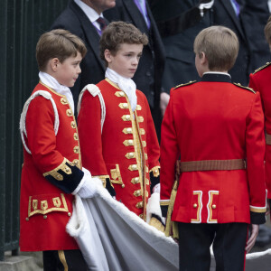 Le prince George de Galles - La famille royale britannique salue la foule sur le balcon du palais de Buckingham lors de la cérémonie de couronnement du roi d'Angleterre à Londres le 5 mai 2023. 