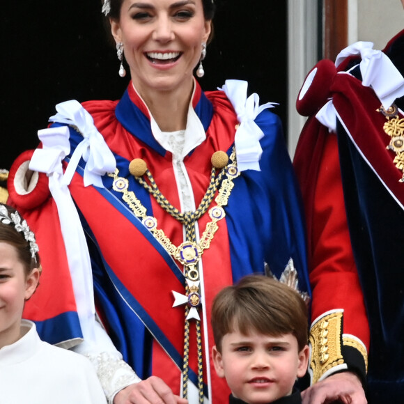 Ce sont ses petits-enfants, Georges, Charlotte et Louis, qui ont provoqué la colère du monarque
Catherine (Kate) Middleton, princesse de Galles, le prince Louis de Galles - La famille royale britannique salue la foule sur le balcon du palais de Buckingham lors de la cérémonie de couronnement du roi d'Angleterre à Londres le 5 mai 2023. 