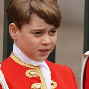 Le prince George a imposé un changement de costume à son grand-père Charles III. 
Le prince George de Galles - Les invités à la cérémonie de couronnement du roi d'Angleterre à l'abbaye de Westminster de Londres, Royaume Uni. 