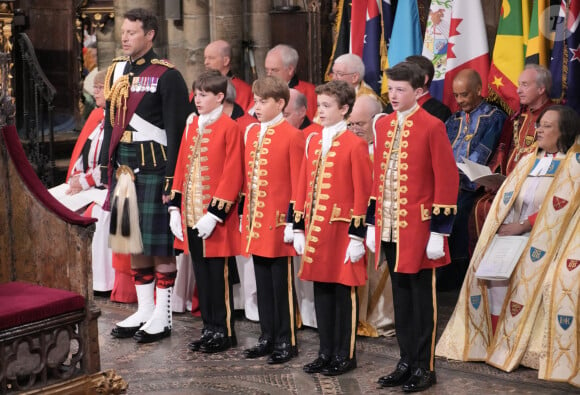 Le prince George de Galles, Lord Oliver Cholmondley, Nicholas Barclay, Ralph Tollemache - Les invités à la cérémonie de couronnement du roi d'Angleterre à l'abbaye de Westminster de Londres, Royaume Uni, le 6 mai 2023. 