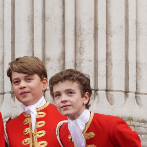 Le prince George de Galles - La famille royale britannique salue la foule sur le balcon du palais de Buckingham lors de la cérémonie de couronnement du roi d'Angleterre à Londres le 5 mai 2023. 