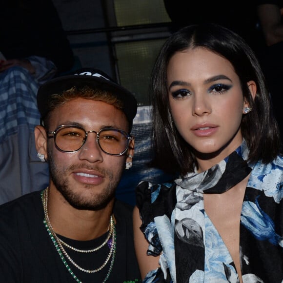 L'ancien joueur du PSG est en détention provisoire depuis le 20 janvier 2023
 
Daniel Alves, Neymar Jr. et sa compagne Bruna Marquezine assistent au défilé Off White "Collection Prêt-à-Porter Printemps/Eté 2019" lors de la Fashion Week de Paris, le 27 septembre 2018. © Veeren/CVS/Bestimage