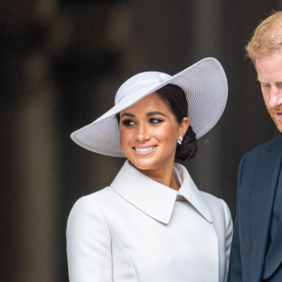 Une rumeur qu'il a niée avec humour, tandis que l'ex-actrice est restée silencieuse.
Le prince Harry, duc de Sussex, et Meghan Markle, duchesse de Sussex - Les membres de la famille royale et les invités lors de la messe célébrée à la cathédrale Saint-Paul de Londres, dans le cadre du jubilé de platine (70 ans de règne) de la reine Elisabeth II d'Angleterre. Londres, le 3 juin 2022. 