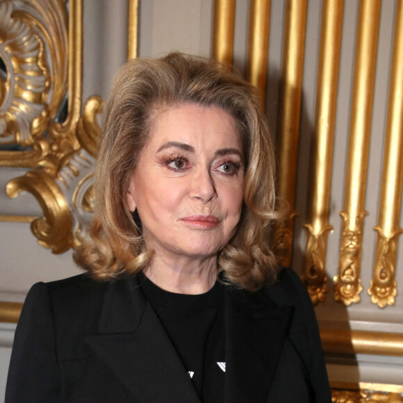 Catherine Deneuve - Front Row du défilé Louis Vuitton prêt-à-porter automne-hiver 2023/2024 lors de la Fashion Week de Paris (PFW), à Paris, France, le 6 mars 2023. © Bertrand Rindoff/Bestimage