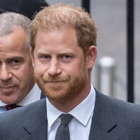 Le prince Harry pourrait faire de nouvelles révélations sur sa famille bientôt. 
Le prince Harry, duc de Sussex, arrive au procès contre l'éditeur du journal "Daily Mail" à la Haute Cour de Londres, Royaume Uni.