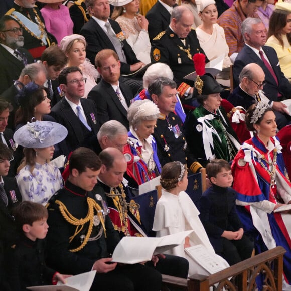 Le prince William, prince de Galles, et Catherine (Kate) Middleton, princesse de Galles, La princesse Charlotte de Galles, Le prince Louis de Galles, Le prince Edward, duc d'Edimbourg et Sophie, duchesse d'Edimbourg, James Mountbatten-Windsor, Comte de Wessex, Lady Louise Windsor, Le duc et la duchesse de Gloucester, Vice Admiral Sir Tim Laurence et La princesse Anne, Le prince Andrew, duc d'York, La princesse Beatrice d'York et son mari Edoardo Mapelli Mozzi, La princesse Eugenie d'York et son mari Jack Brooksbank et Le prince Harry, duc de Sussex - Les invités à la cérémonie de couronnement du roi d'Angleterre à l'abbaye de Westminster de Londres, Royaume Uni, le 6 mai 2023. 