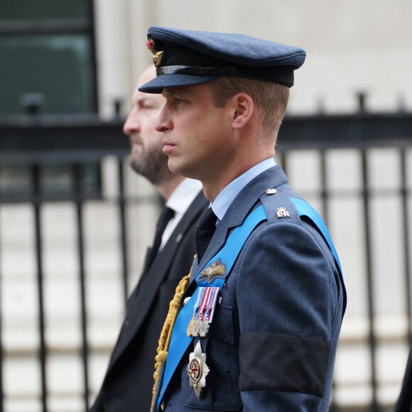 Le prince de Galles William, le prince Harry, duc de Sussex - Arrivées au service funéraire à l'Abbaye de Westminster pour les funérailles d'Etat de la reine Elizabeth II d'Angleterre le 19 septembre 2022. © James Manning / PA via Bestimage 