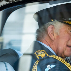 Le roi Charles III d'Angleterre - Procession cérémonielle du cercueil de la reine Elisabeth II du palais de Buckingham à Westminster Hall à Londres le 14 septembre 2022. 