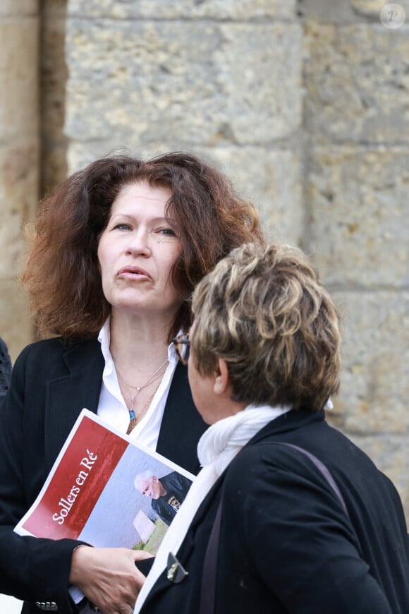 Exclusif - Famille et proches aux obsèques de l'écrivain Philippe Sollers en l'église Saint-Étienne d'Ars-en-Ré, France, le 15 mai 2023. © Laetitia Notarianni/Bestimage 