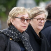 Obsèques de Philippe Sollers : sa femme Julia abattue et soutenue par leurs amis et proches