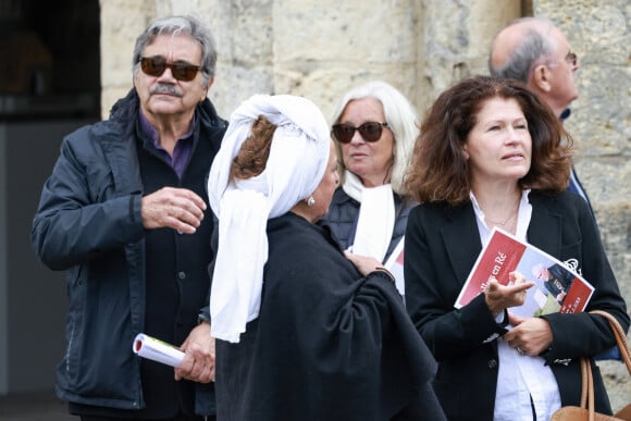 Sa femme Julia Kristeva avec qui il était depuis 1967 était présente.
Exclusif - Famille et proches aux obsèques de l'écrivain Philippe Sollers en l'église Saint-Étienne d'Ars-en-Ré, France, le 15 mai 2023. © Laetitia Notarianni/Bestimage