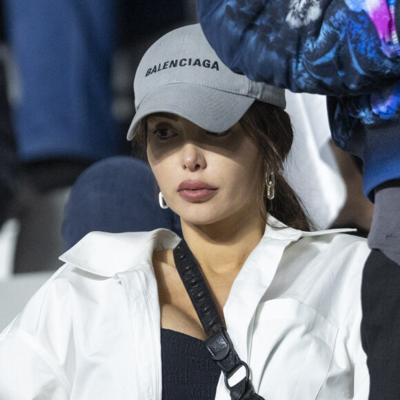 Coup dur pour Nabilla ! 
Nabilla Vergara (enceinte) - Les célébrités assistent à la victoire du Real Madrid face à Liverpool (1-0) en finale de la Ligue des Champions au stade de France. © Cyril Moreau / Bestimage