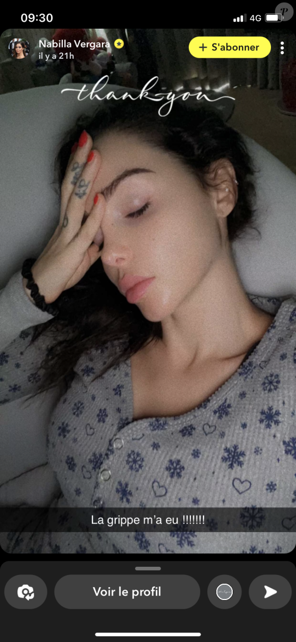 Elle souffre malheureusement la grippe, une maladie très "violente" pour elle.
Nabilla au plus mal sur Snapchat, elle révèle avoir contracté la grippe.