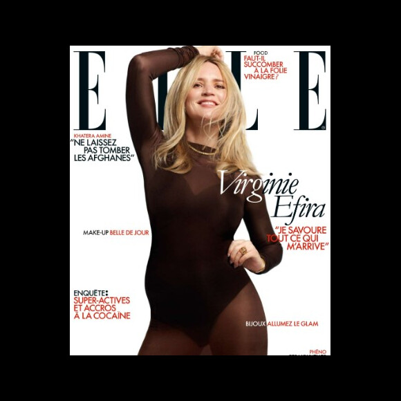 Elle a également posé en couverture du magazine Elle pour montrer son baby bump.
Virginie Efira en couverture du magazine Elle.
