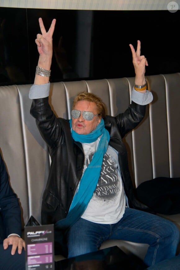 Helmut Berger très "allumé" lors d'une soirée clubbing au club Palffy à Vienne en 2013