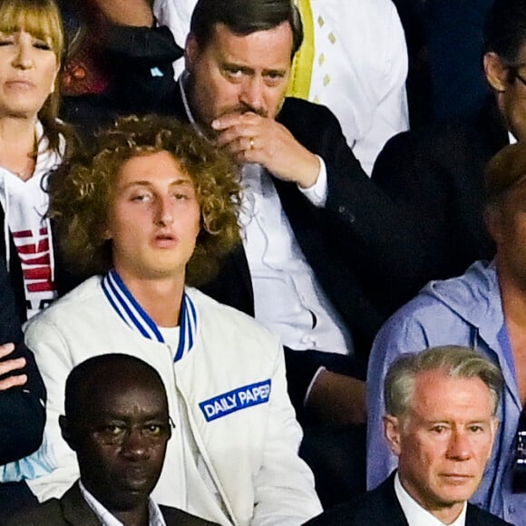 Gilles Moretton (président de la FFT), Yannick Noah et son fils Joalukas - People en tribunes du match de football en ligue 1 Uber Eats : Le PSG (Paris Saint-Germain) remporte la victoire 2-1 contre Lyon au Parc des Princes à Paris le 19 septembre 2021. © JB Autissier/Panoramic/Bestimage