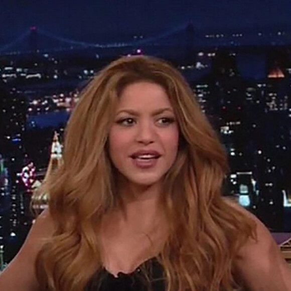 Shakira interprète sa dernière chanson sur le thème de la rupture sur le plateau du Tonight Show