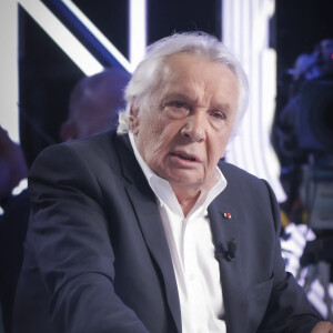 Michel Sardou a décidé de changer de directeur musical pour la suite de sa carrière. 
Exclusif - Michel Sardou sur le plateau de l'émission Touche pas à mon poste (TPMP) présentée en direct par C.Hanouna et diffusée sur C8. © Jack Tribeca / Bestimage 