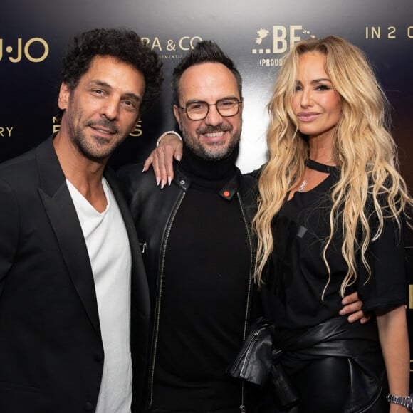 En marge du Festival de Cannes, la femme d'affaires organise des soirées exclusives pour faire rire les uns et danser les autres.
Exclusif - Tomer Sisley, Jarry et Adriana Karembeu - Soirée des 10ans de la suite Sandra & Co lors du 76ème Festival International du Film de Cannes, France, le 19 mai 2023. © Aurelio Stella/Bestimage