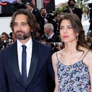 Dimitri Rassam et Charlotte Casiraghi de retour sur le tapis rouge accompagnés de leurs mères.