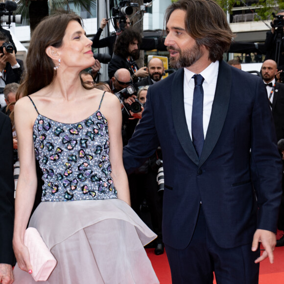 Une famille absolument glamour !
Charlotte Casiraghi et Dimitri Rassam - Montée des marches du film " Killers of the flower moon " lors du 76ème Festival International du Film de Cannes, au Palais des Festivals à Cannes. Le 20 mai 2023 © Jacovides-Moreau / Bestimage