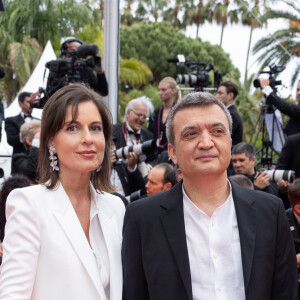 Thomas Langmann et une amie - Montée des marches du film « Jeanne du Barry » pour la cérémonie d’ouverture du 76ème Festival International du Film de Cannes, au Palais des Festivals à Cannes. Le 16 mai 2023 © Olivier Borde / Bestimage