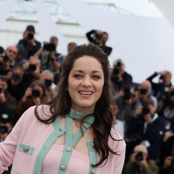 Marion Cotillard a fait une apparition remarquée à Cannes ce dimanche.
Marion Cotillard au photocall de "Little Girl Blue" lors du 76ème Festival International du Film de Cannes. © Jacovides / Moreau / Bestimage 