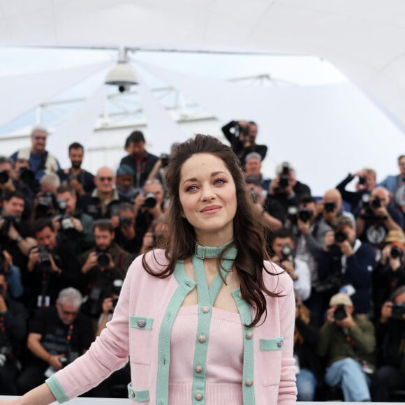 Marion Cotillard au photocall de "Little Girl Blue" lors du 76ème Festival International du Film de Cannes, le 21 mai 2023. © Jacovides / Moreau / Bestimage 