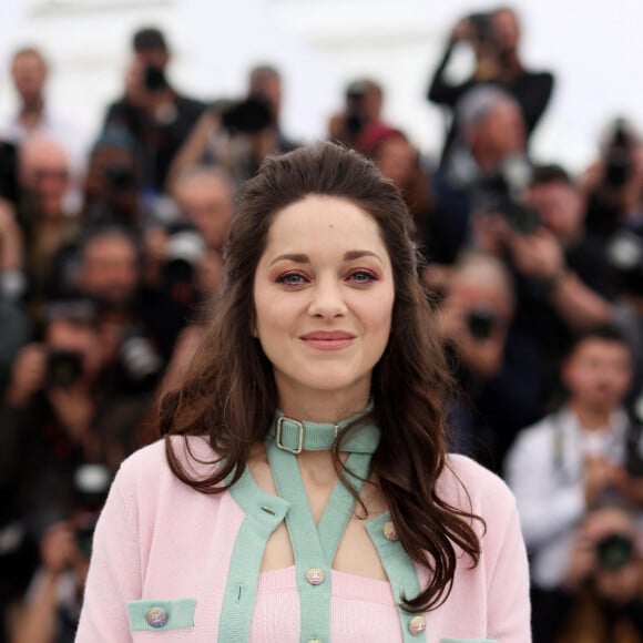 Marion Cotillard au photocall de "Little Girl Blue" lors du 76ème Festival International du Film de Cannes, le 21 mai 2023. © Jacovides / Moreau / Bestimage 