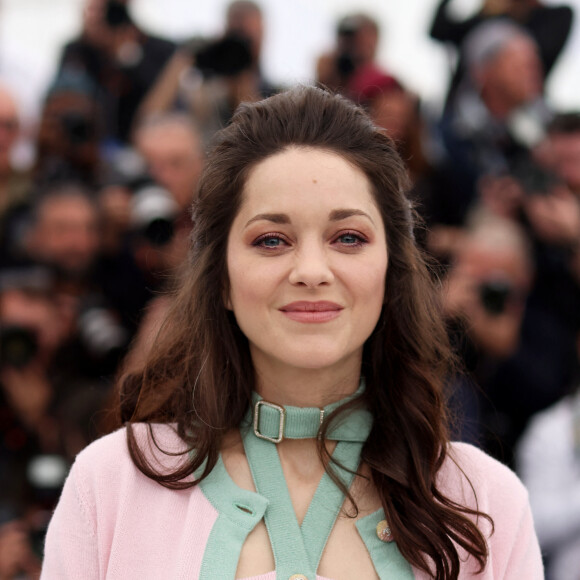 Marion Cotillard au photocall de "Little Girl Blue" lors du 76ème Festival International du Film de Cannes, le 21 mai 2023. © Jacovides / Moreau / Bestimage 