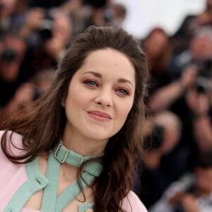 Marion Cotillard au photocall de "Little Girl Blue" lors du 76ème Festival International du Film de Cannes, le 21 mai 2023. © Jacovides / Moreau / Bestimage 