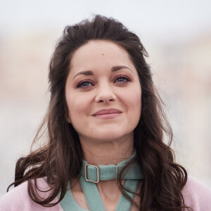 Marion Cotillard au photocall de "Little Girl Blue" lors du 76ème Festival International du Film de Cannes, le 21 mai 2023. © Jacovides / Moreau / Bestimage 