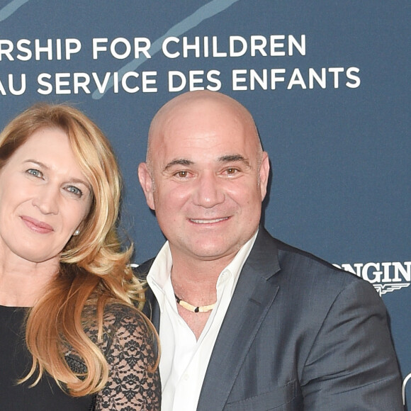 Récemment, ils ont offert à une vingtaine de privilégiés un cours particulier de tennis
 
Steffi Graf et son mari André Agassi - Longines a organisé un Gala de charité en l'honneur de Steffi (Stefanie) Graf et de André Agassi avec les associations caritatives "Children for Tomorrow" et "The André Agassi Foundation for Education" au Musée Rodin à Paris avec qui la marque célèbre ses 10 ans de partenariat. Longines donnera le coup d'envoi d'une vente aux enchères de montres exclusives en faveur des associations de Steffi Graf et de André Agassi. Paris le 2 juin 2018 © Guirec Coadic/Bestimage