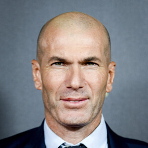 Zinedine Zidane dévoile son nouveau look
 
Zinedine Zidane - Photocall de la 66ème cérémonie du Ballon d'Or au Théâtre du Chatelet à Paris.