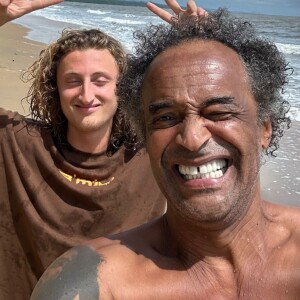 
Yannick Noah a publié un joli selfie sur lequel on peut le voir en bord de plage avec Joalukas
 
