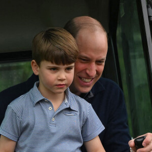 Le prince William, prince de Galles, et Catherine (Kate) Middleton, princesse de Galles, et leurs enfants, participent à la journée du bénévolat "Big Help Out" à Slough 