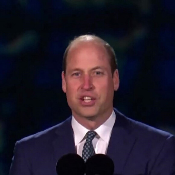 Le prince William, prince de Galles, prononce un discours, sous les regards amusés du roi Charles III d'Angleterre et Camilla Parker Bowles, reine consort d'Angleterre au "Coronation concert" à Windsor, le 7 mai 2023.