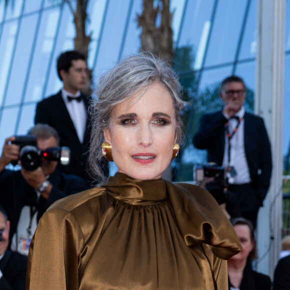 Andie MacDowell - Montée des marches du film " L'été dernier " lors du 76ème Festival International du Film de Cannes, au Palais des Festivals à Cannes. Le 25 mai 2023 © Olivier Borde / Bestimage 