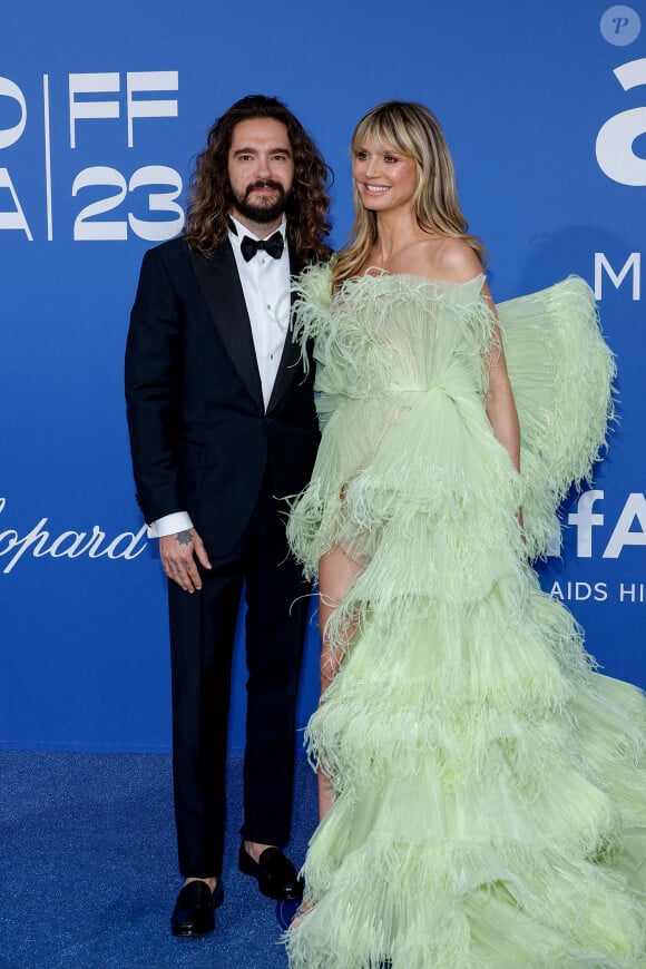 Tom Kaulitz et sa femme Heidi Klum - Photocall du gala de l'AmFar 2023 à l'Hôtel du Cap-Eden-Roc, Antibes, lors du 76ème Festival International du Film de Cannes. Le 25 mai 2023. © Moreau-Jacovides / Bestimage 