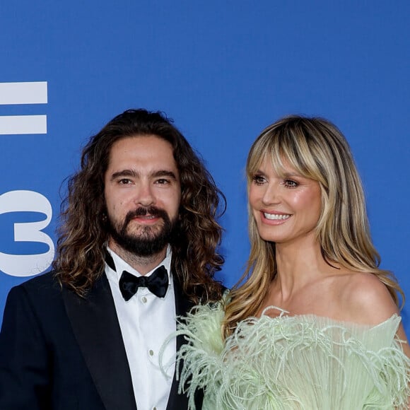 Tom Kaulitz et sa femme Heidi Klum - Photocall du gala de l'AmFar 2023 à l'Hôtel du Cap-Eden-Roc, Antibes, lors du 76ème Festival International du Film de Cannes. Le 25 mai 2023. © Moreau-Jacovides / Bestimage 