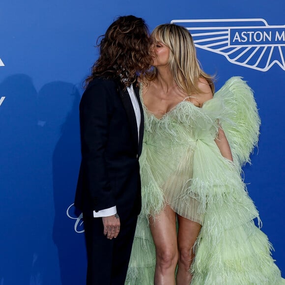 Tom Kaulitz et sa femme Heidi Klum - Photocall du gala de l'AmFar 2023 à l'Hôtel du Cap-Eden-Roc, Antibes, lors du 76ème Festival International du Film de Cannes. Le 25 mai 2023. © Moreau-Jacovides / Bestimage 